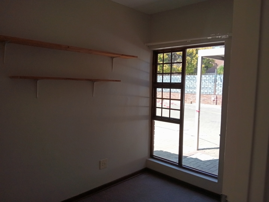 2 Bedroom Property for Sale in Langenhovenpark Free State